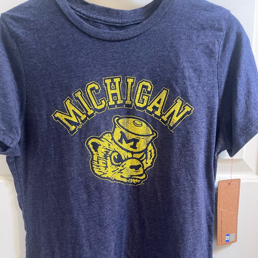University of Michigan Graphic w/ Wolverine Mascot (vintage style tee)